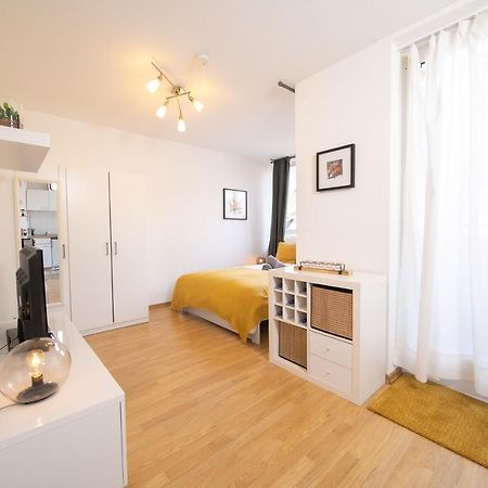 Studio Shiny - Zentral Mit Balkon - Messe - Kueche Neuss Exterior foto