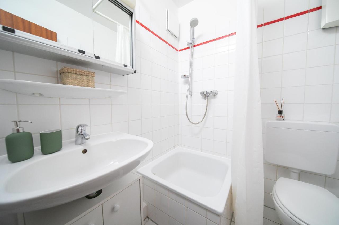 Studio Shiny - Zentral Mit Balkon - Messe - Kueche Neuss Exterior foto