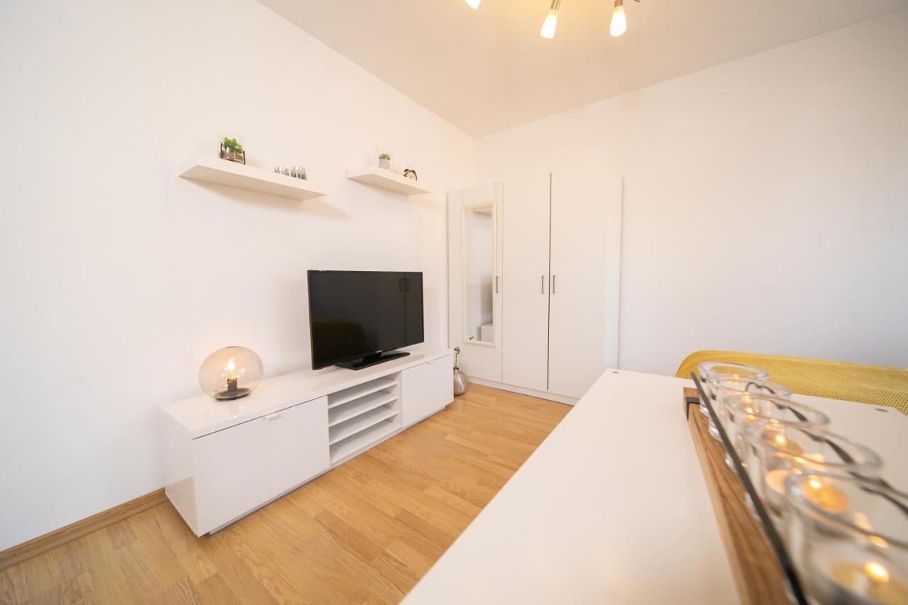 Studio Shiny - Zentral Mit Balkon - Messe - Kueche Neuss Exterior foto