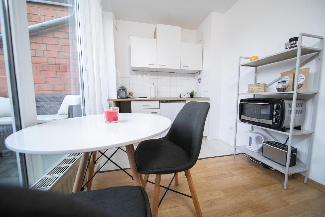 Studio Shiny - Zentral Mit Balkon - Messe - Kueche Neuss Exterior foto