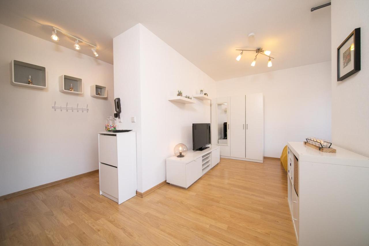 Studio Shiny - Zentral Mit Balkon - Messe - Kueche Neuss Exterior foto